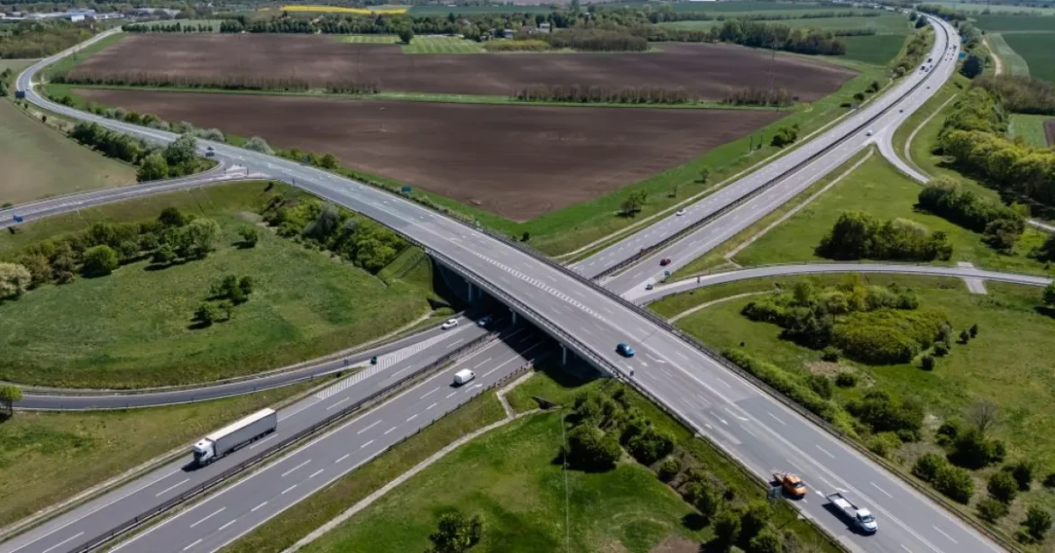 Nem ismerjük az M6-os döntés alapjait, hozzák nyilvánosságra az adatokat
